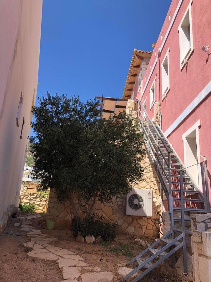 Pink House Apartment Palaiochora Luaran gambar