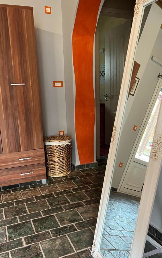 Pink House Apartment Palaiochora Luaran gambar